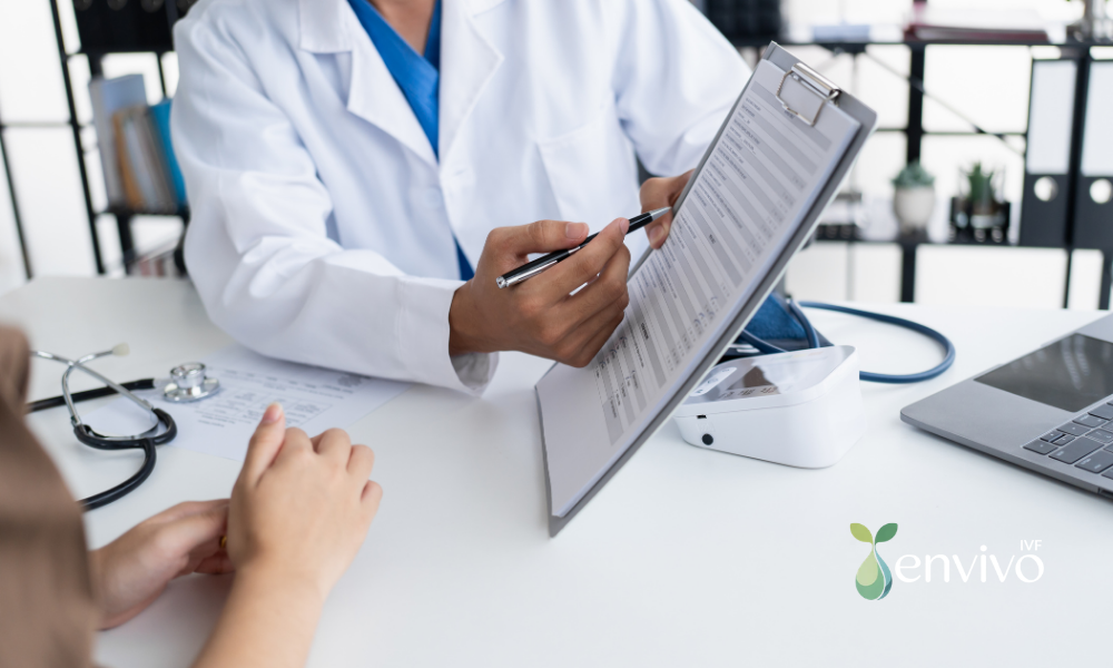 Bu rehberde, tüp bebek tedavisi öncesinde kadınlarda yapılması gereken testlerin neler olduğunu, hangi testin neden istendiğini, her testin herkese uygulanıp uygulanmadığını ve sonuçların nasıl yorumlandığını adım adım bulabilirsiniz.